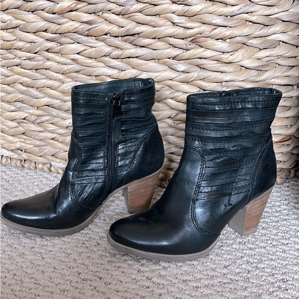 Super cute mjus booties - barely worn!